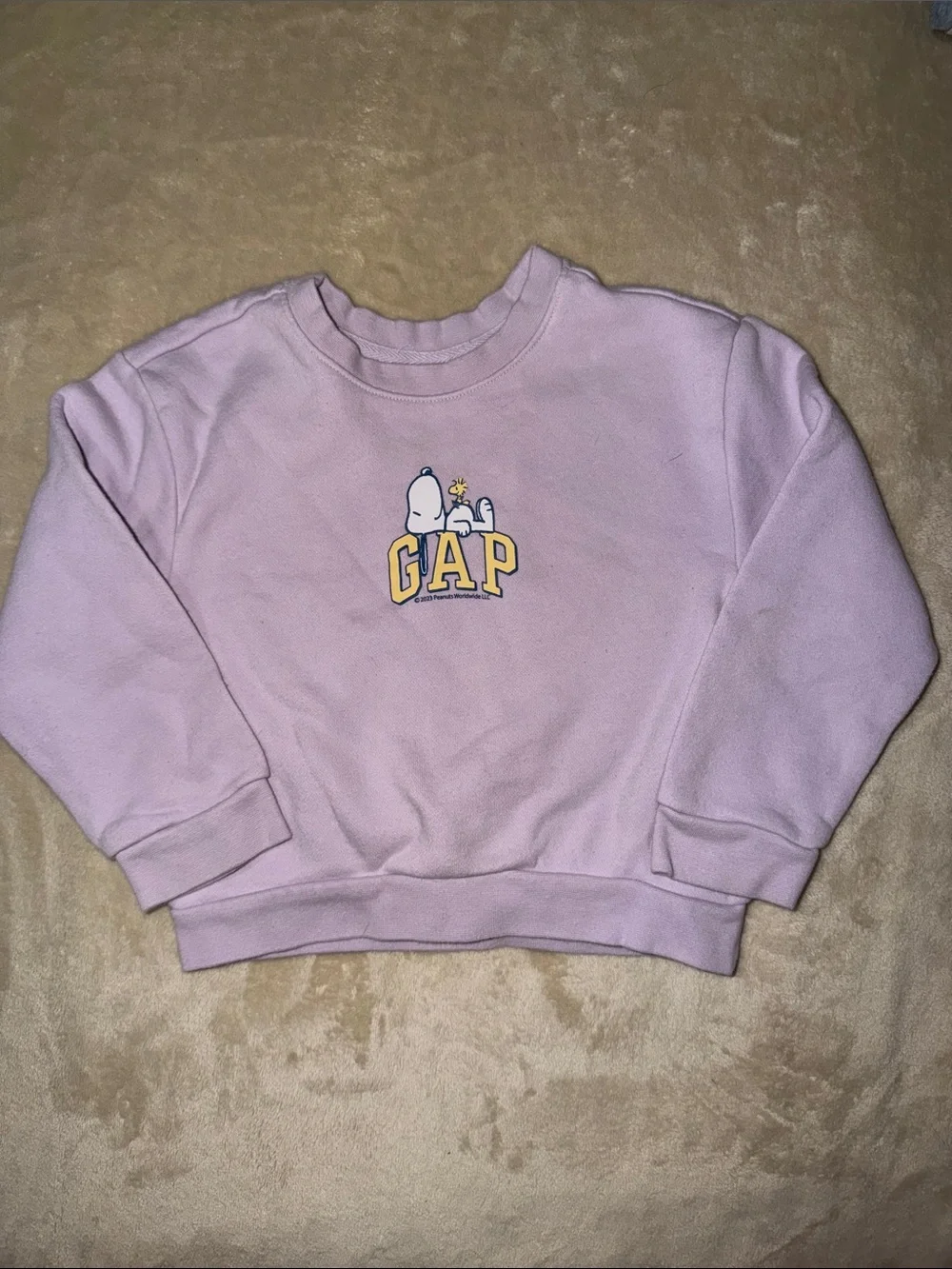 GAP Lilac Sweatshirt with Snoopy Graphic